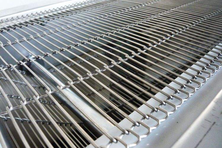 Food Grade Stainless Steel Ladder Wire Mesh Conveyor Belt Silvery White Screen Application Woven Plain Cutting Included