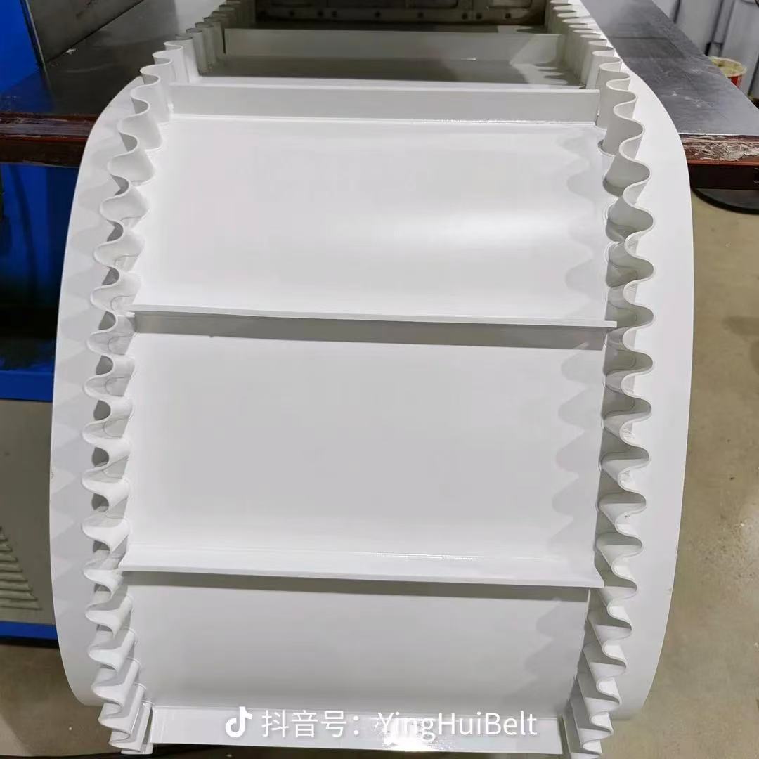 White PVC Polyurethane Inclined Modular Conveyor Belt with Cleats