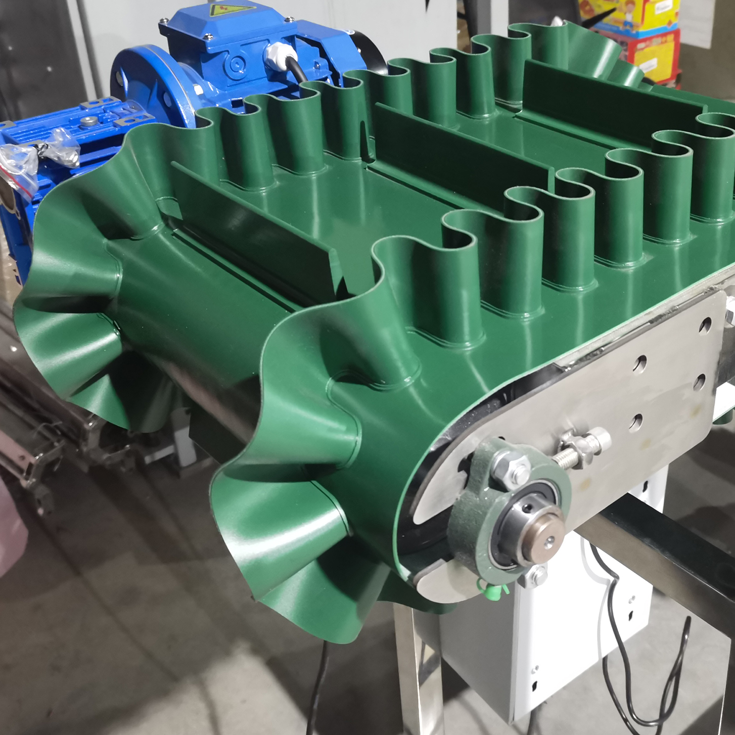 Z Type Inclined Conveyor Food Grade Convoyeur Cleat Sidewall Belt Stainless Steel Frame for Business Hotels Food Shops and More