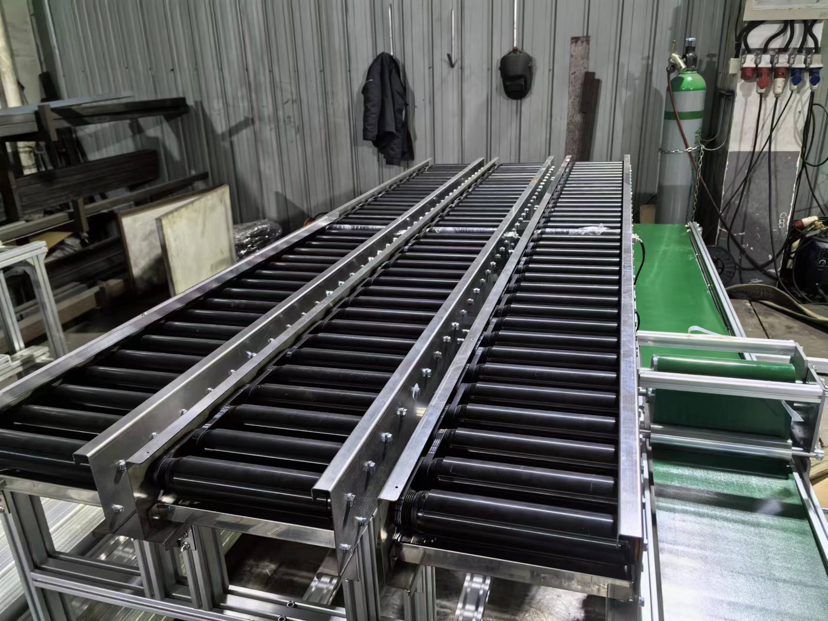 Roller conveyor line
