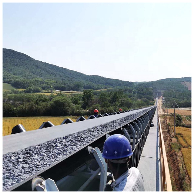 Industrial Long Distance 100m Electric Belt Conveyor For Mining Cleated Belt Conveyor