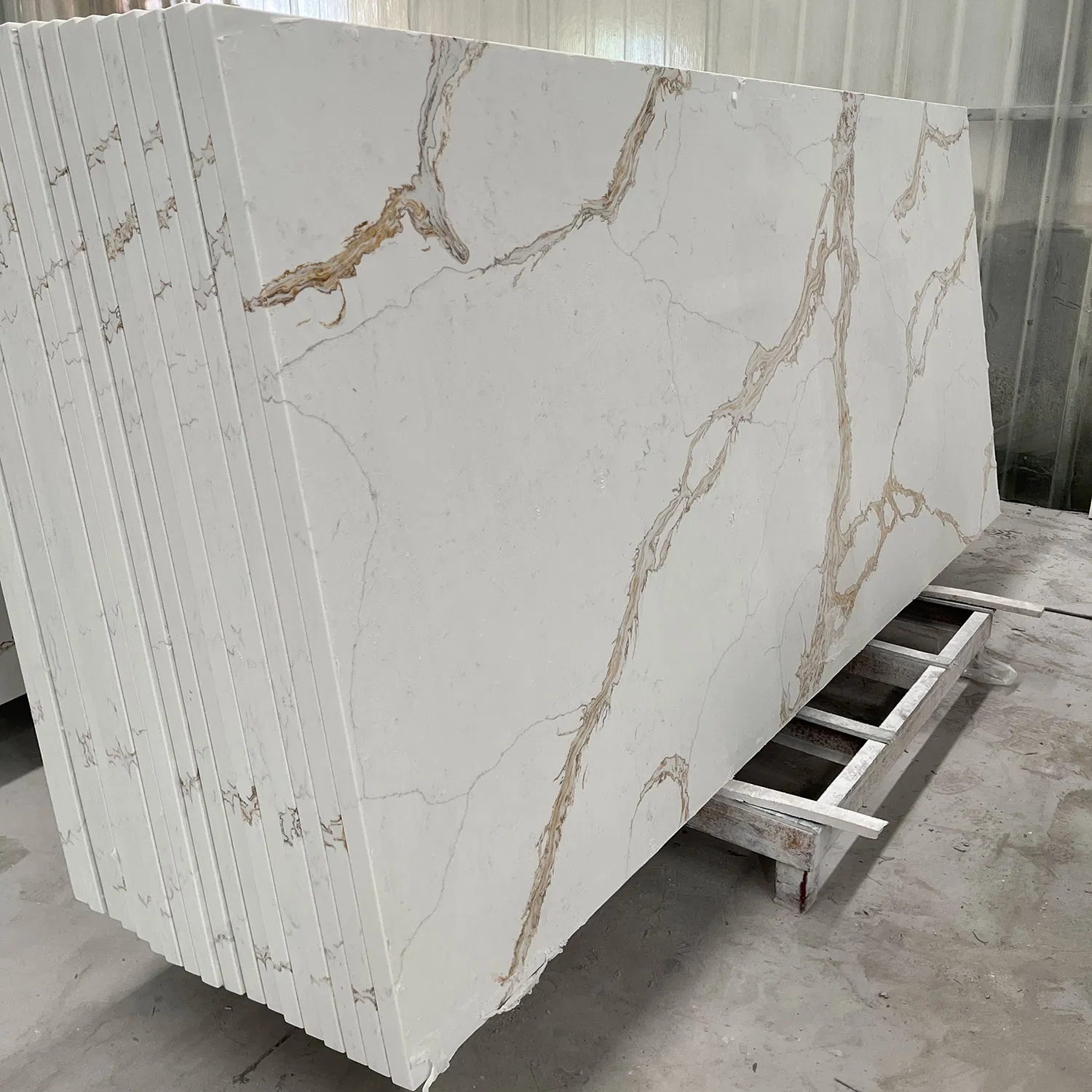 Hot Sale Factory Price Calacatta Gold Quartz Stone Countertops Slabs