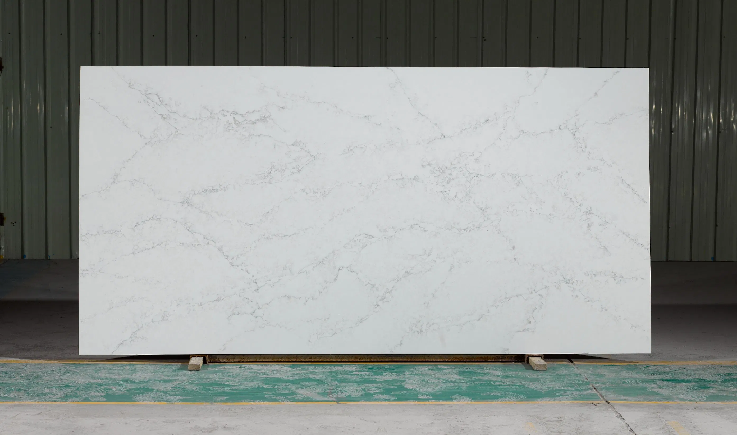 Wholesale Artificial Quartz Stone Slabs for Kitchen Countertop/Bathroom/Table with High Quality