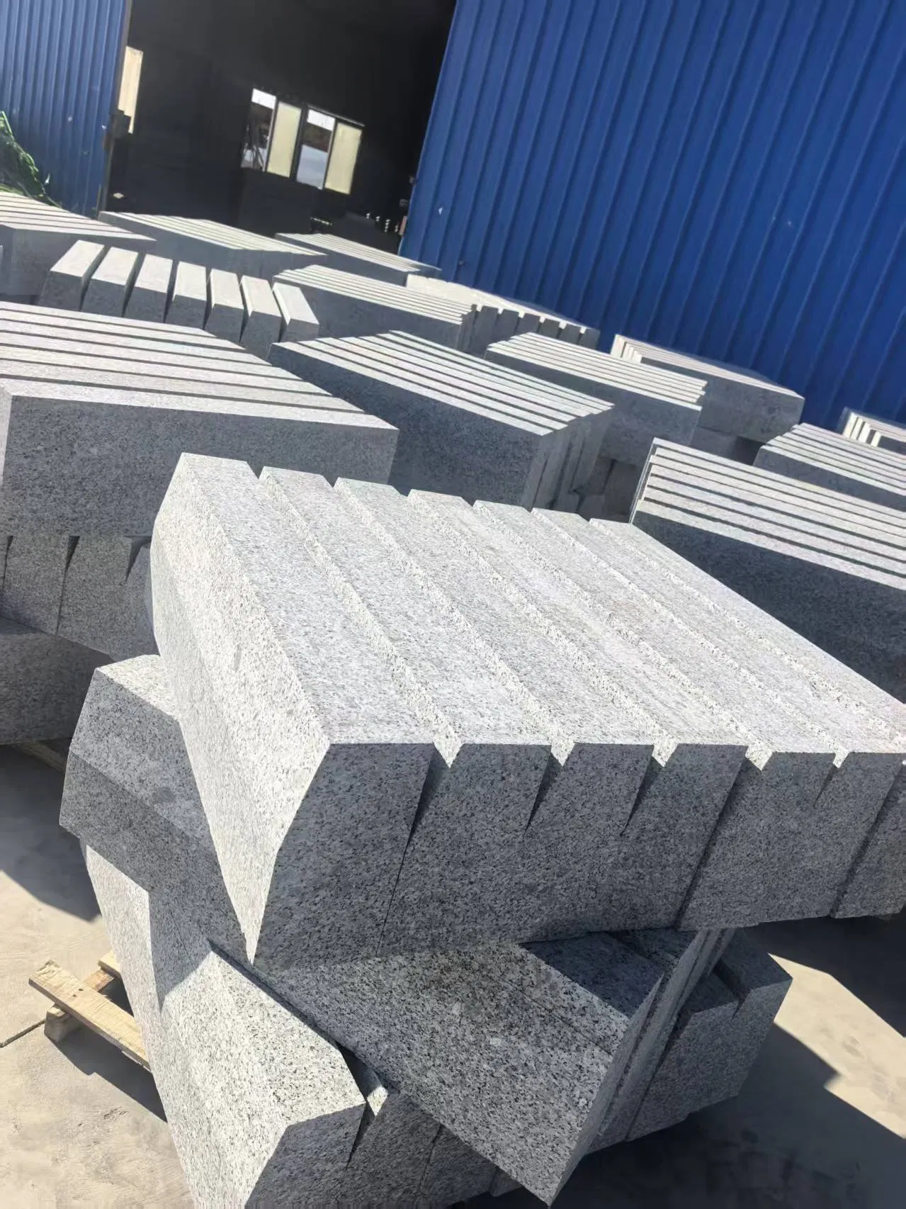 Cheap Grey /Black/White/Yellow/Granite Kerbstone/Curbstone/Kerbs for Garden / Landscape/ Paving/Road