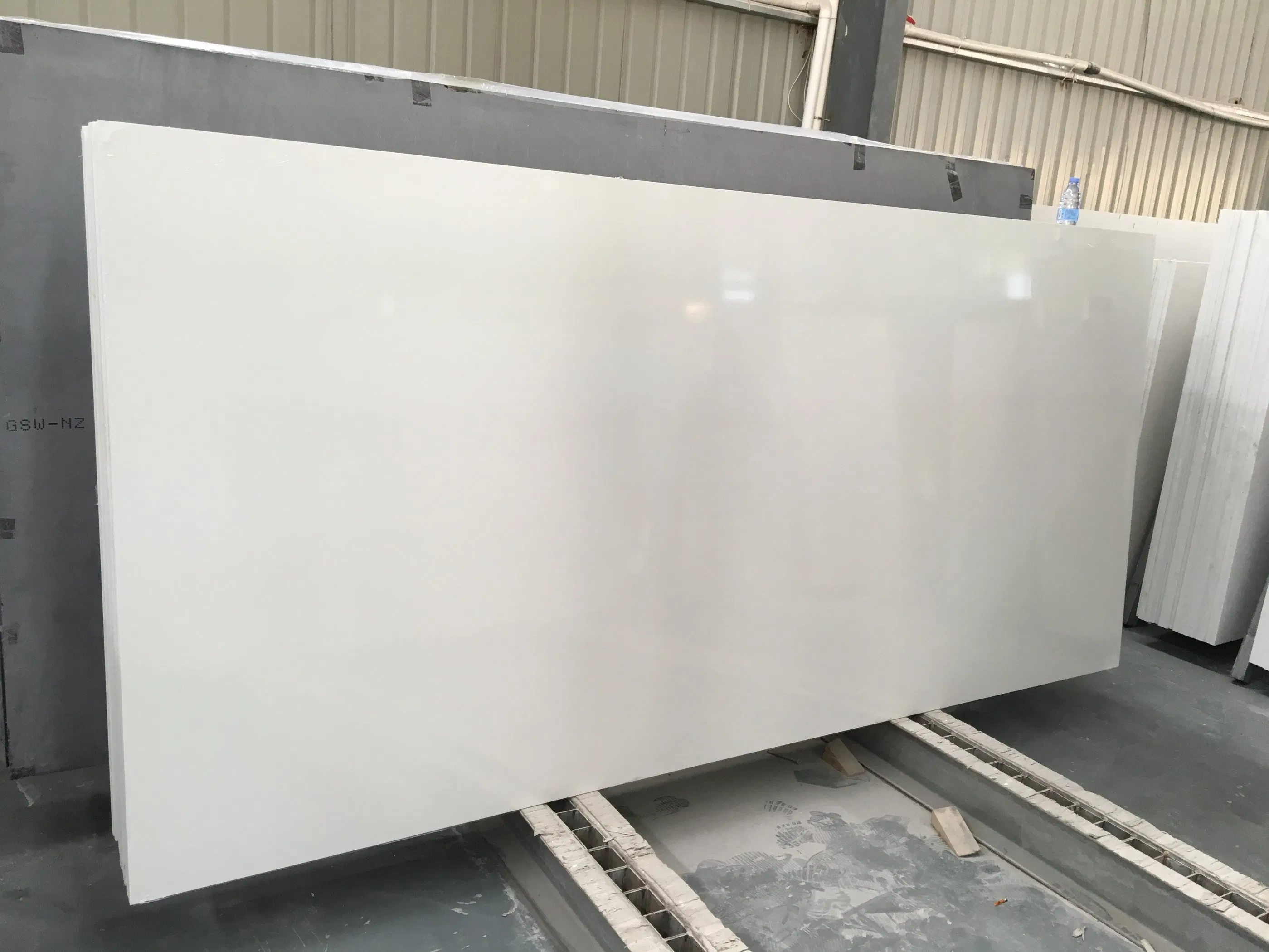 Absoulte Pure White Quartz Slab with High Quality and Big Sizes