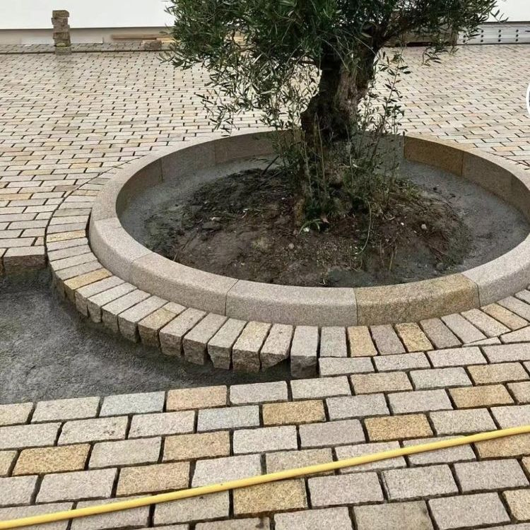 Low Price Bush-Hammmered/Flamed Finish G682 Yellow Rusty Beige Granite Paving Stone for Outdoor Landscaping Pavement