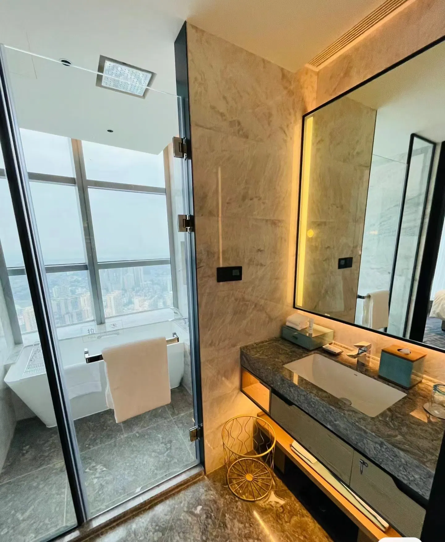 Luxurious Artificial Marble Vanity Top for Chic Bathrooms