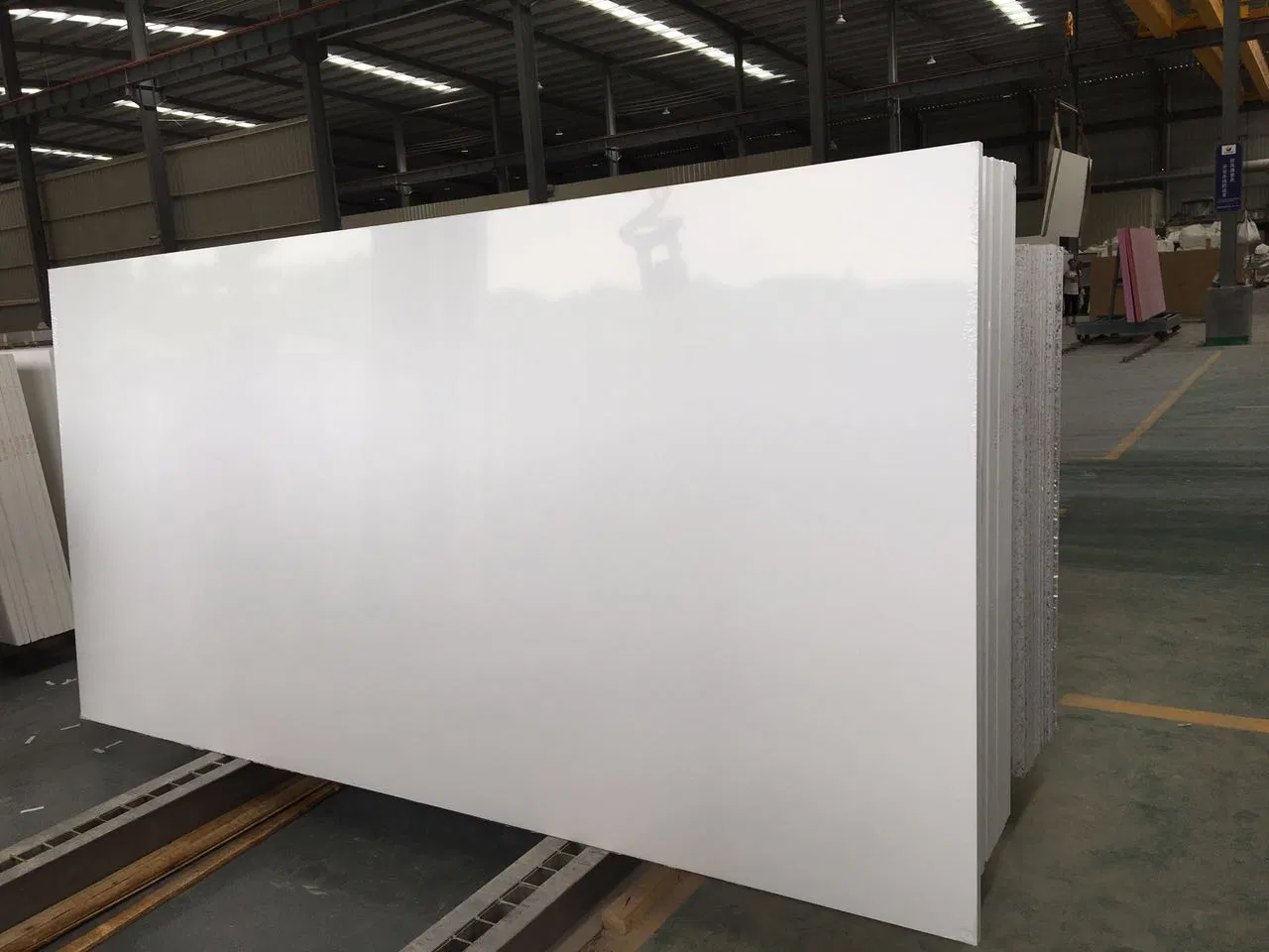 Absoulte Pure White Quartz Slab with High Quality and Big Sizes