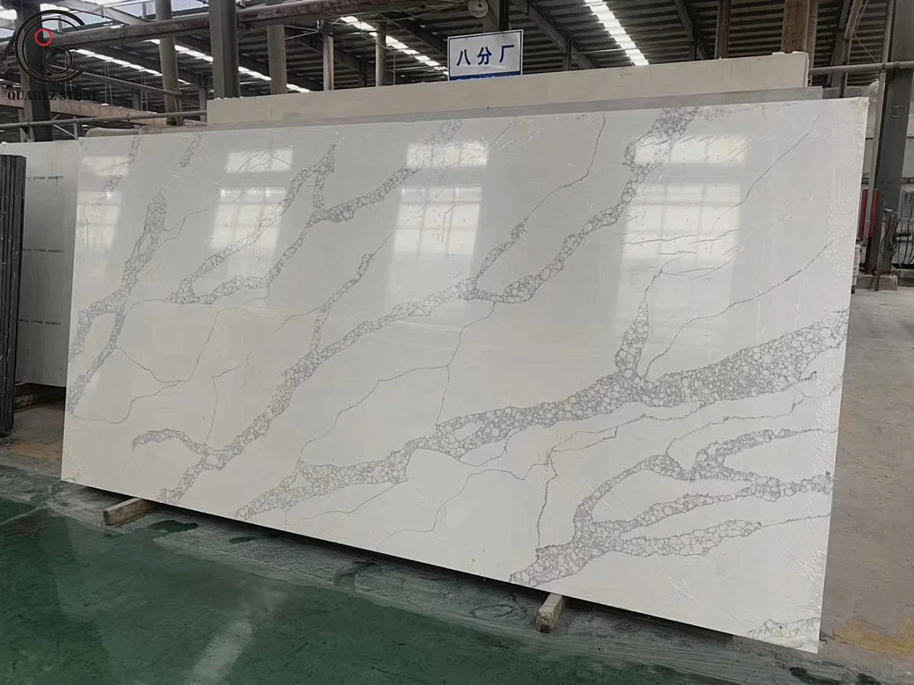 Marble Looking White Calacatta Veined Quartz Stone Plate