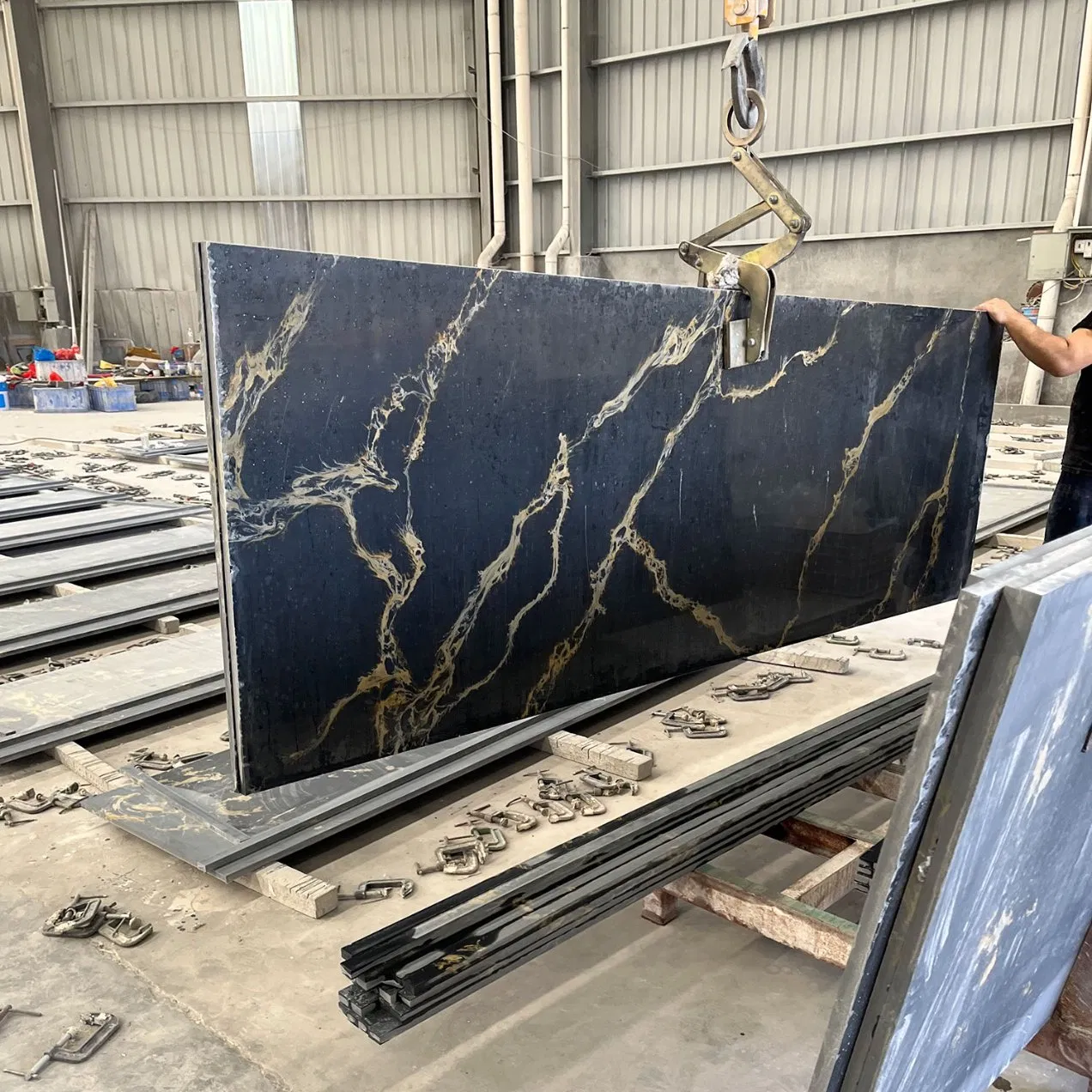 Calacatta Classic Quartz Black Color with Gold Veins Quartz Slab Countertops