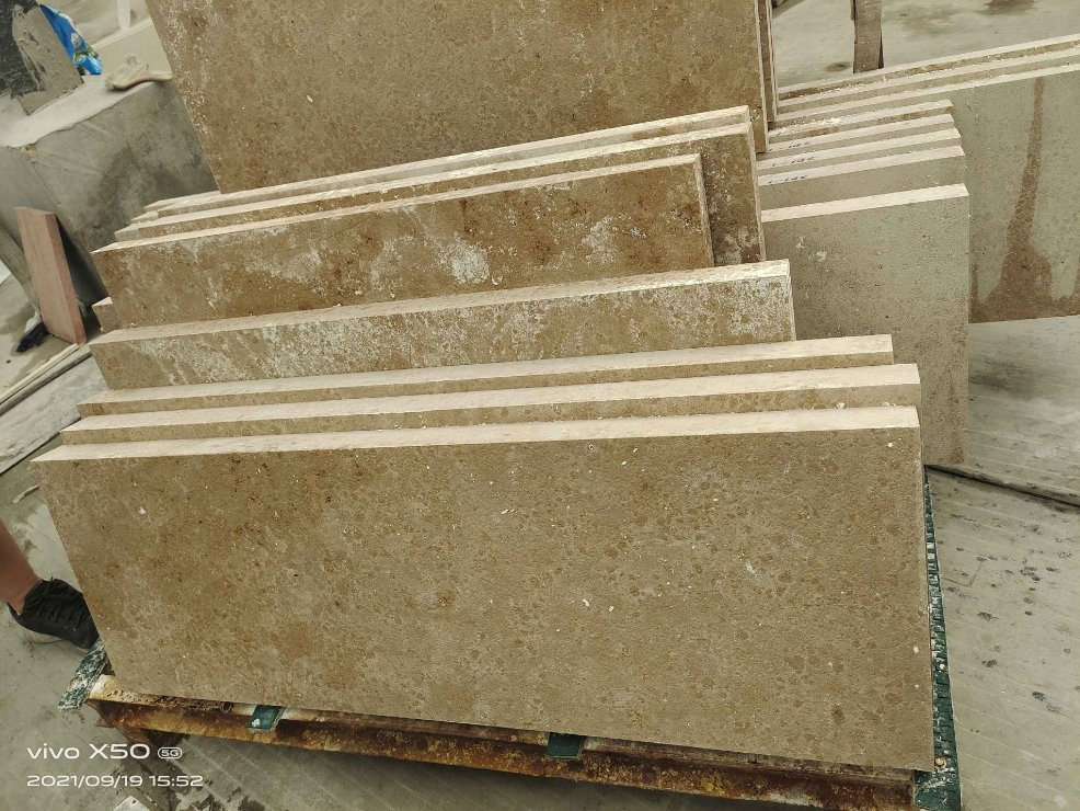 Cream Beige Limestone Natural Marble Slabs Flooring/Wall/Facade Panel Stone Floor Tiles Staircase