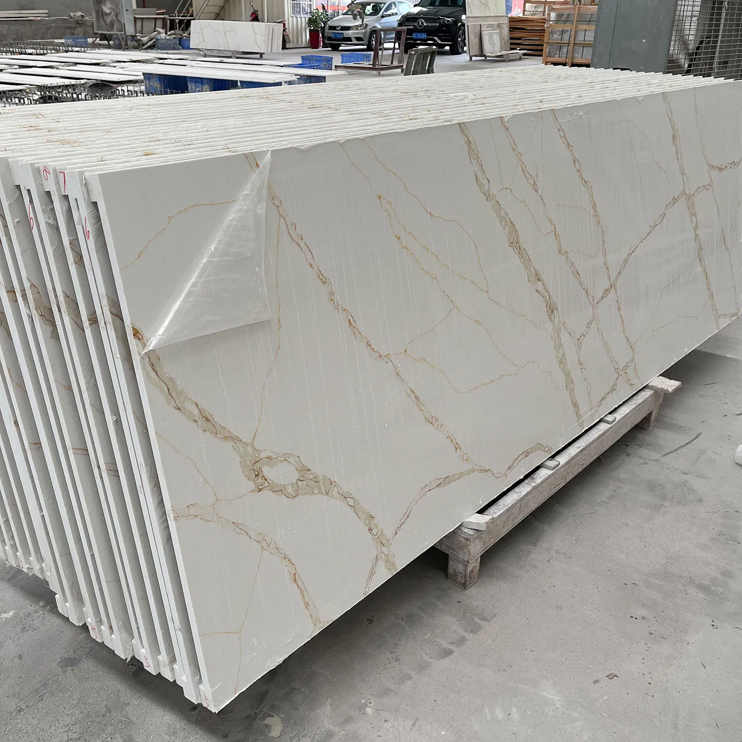 Hot Sale Factory Price Calacatta Gold Quartz Stone Countertops Slabs