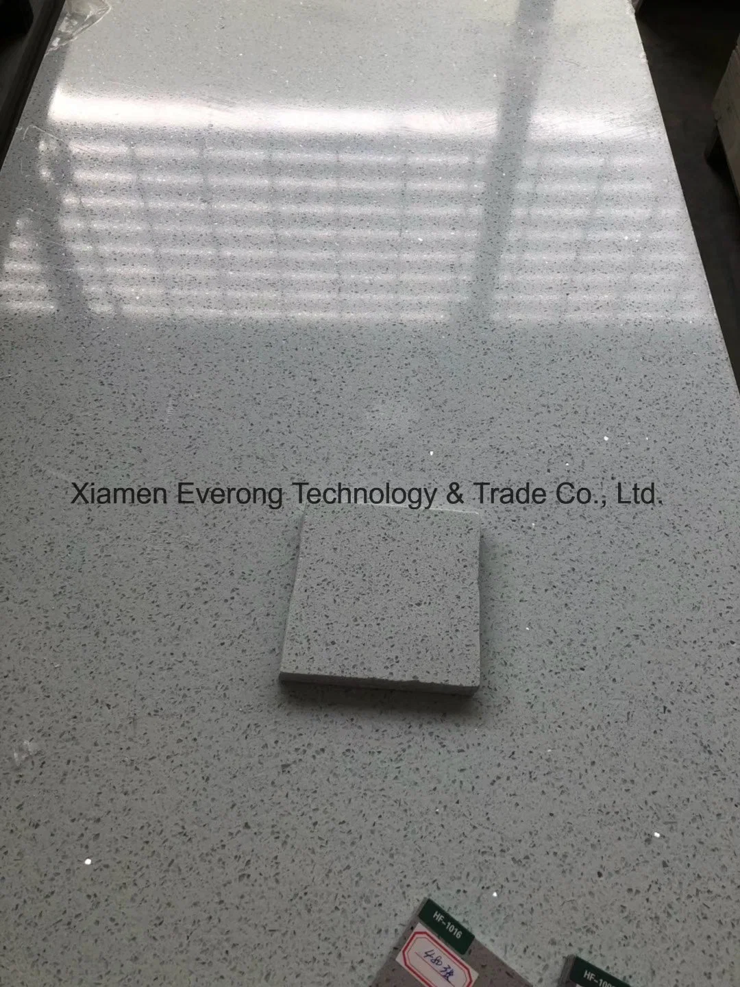 Hot Sale Artificial Marble Look White Black Grey Beige Green Yellow Blue Red Engineered Quartz Slabs Tiles Counetrtops Vanity Tops for Kitchen Bathroom