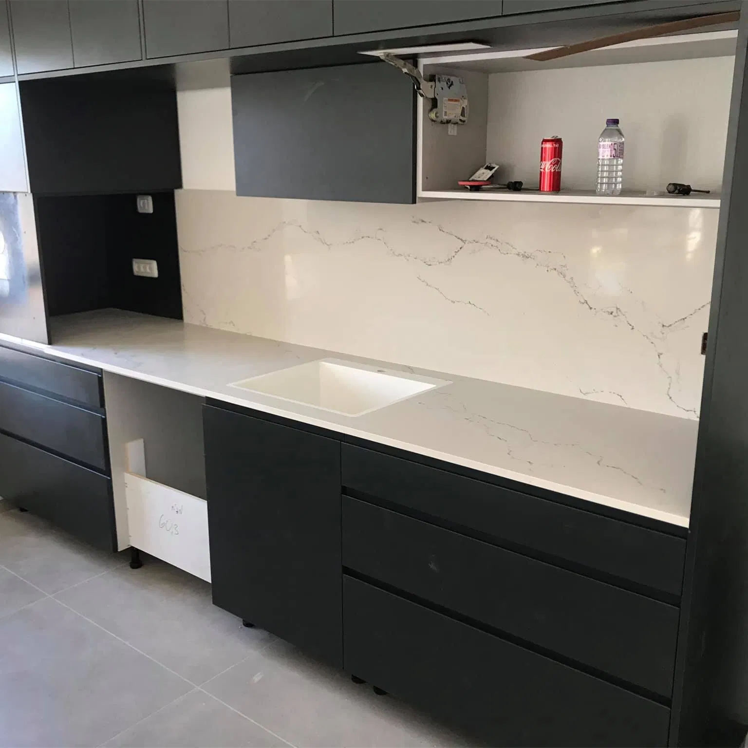 Caesarstone 5111 Statuario Marble Looking Calacatta Veined Quartz Stone Plate