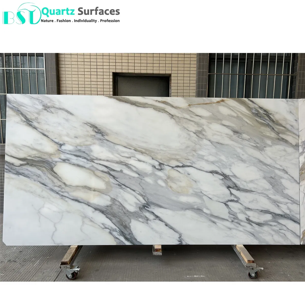 Bold Veined Calacatta Quartz Stone Slab for Kitchen Island Tops