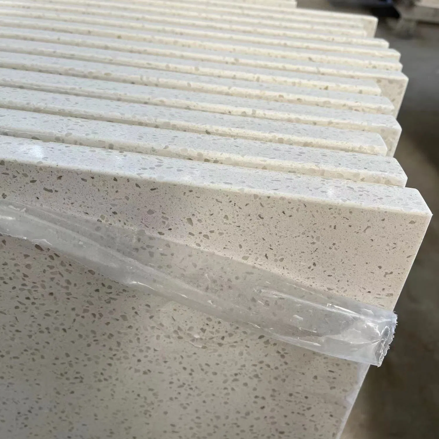 Modern New Design Artificial Crystal Quartz Marble Countertop Vanity Top in Bathroom Vanities