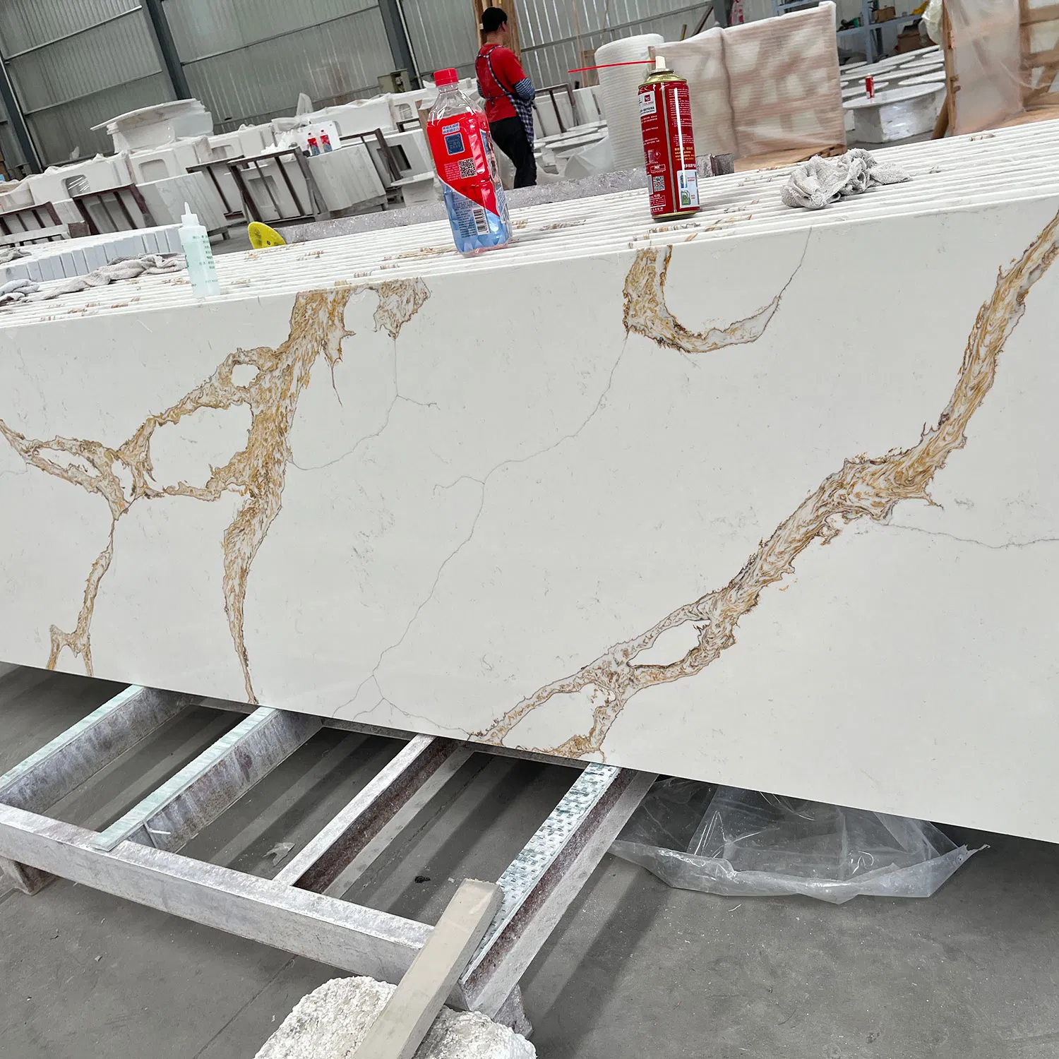 Hot Sale Factory Price Calacatta Gold Quartz Stone Countertops Slabs