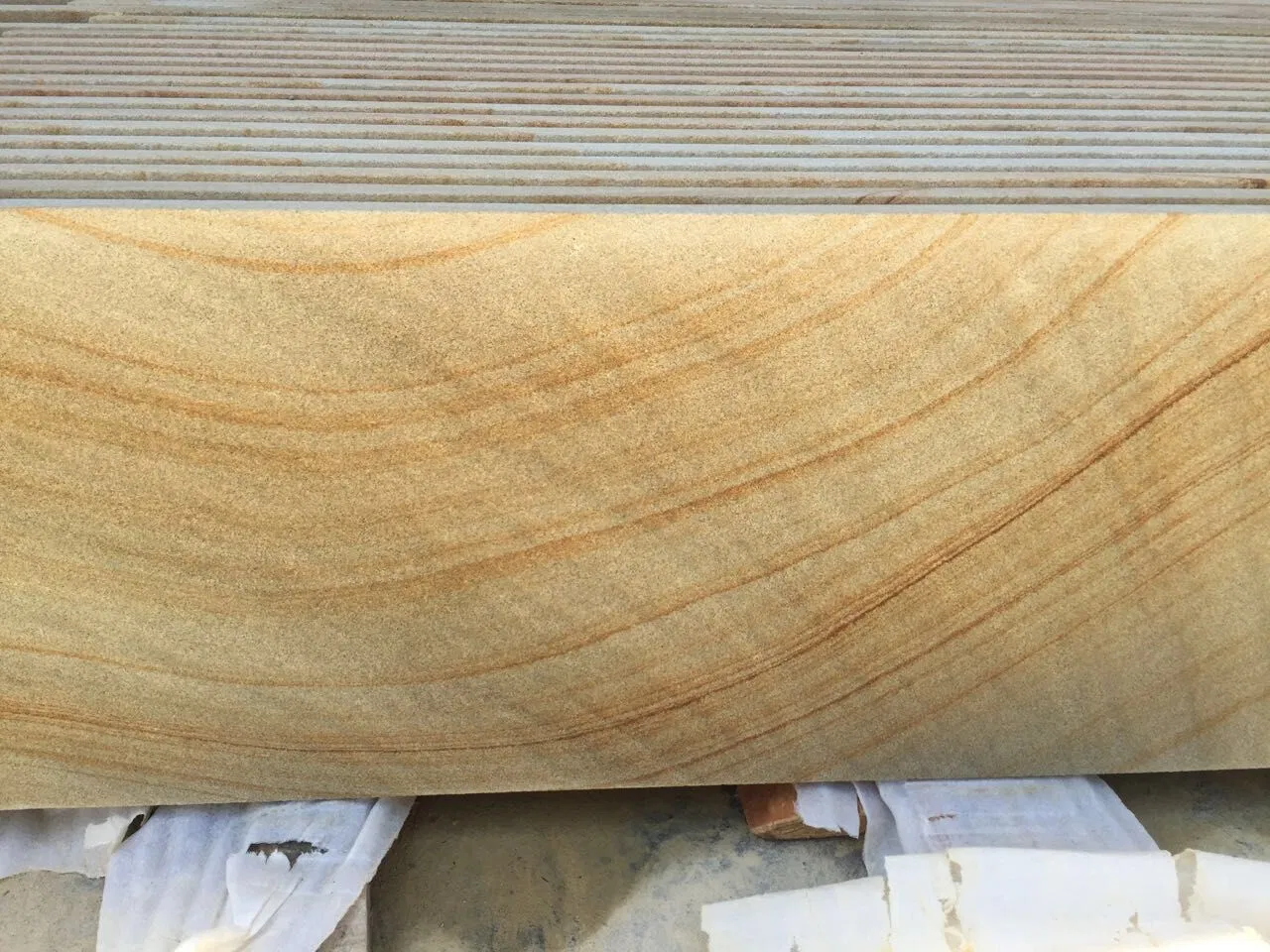 Popular China Yellow Wood Sandstone for Wall Cladding/Paving Stone