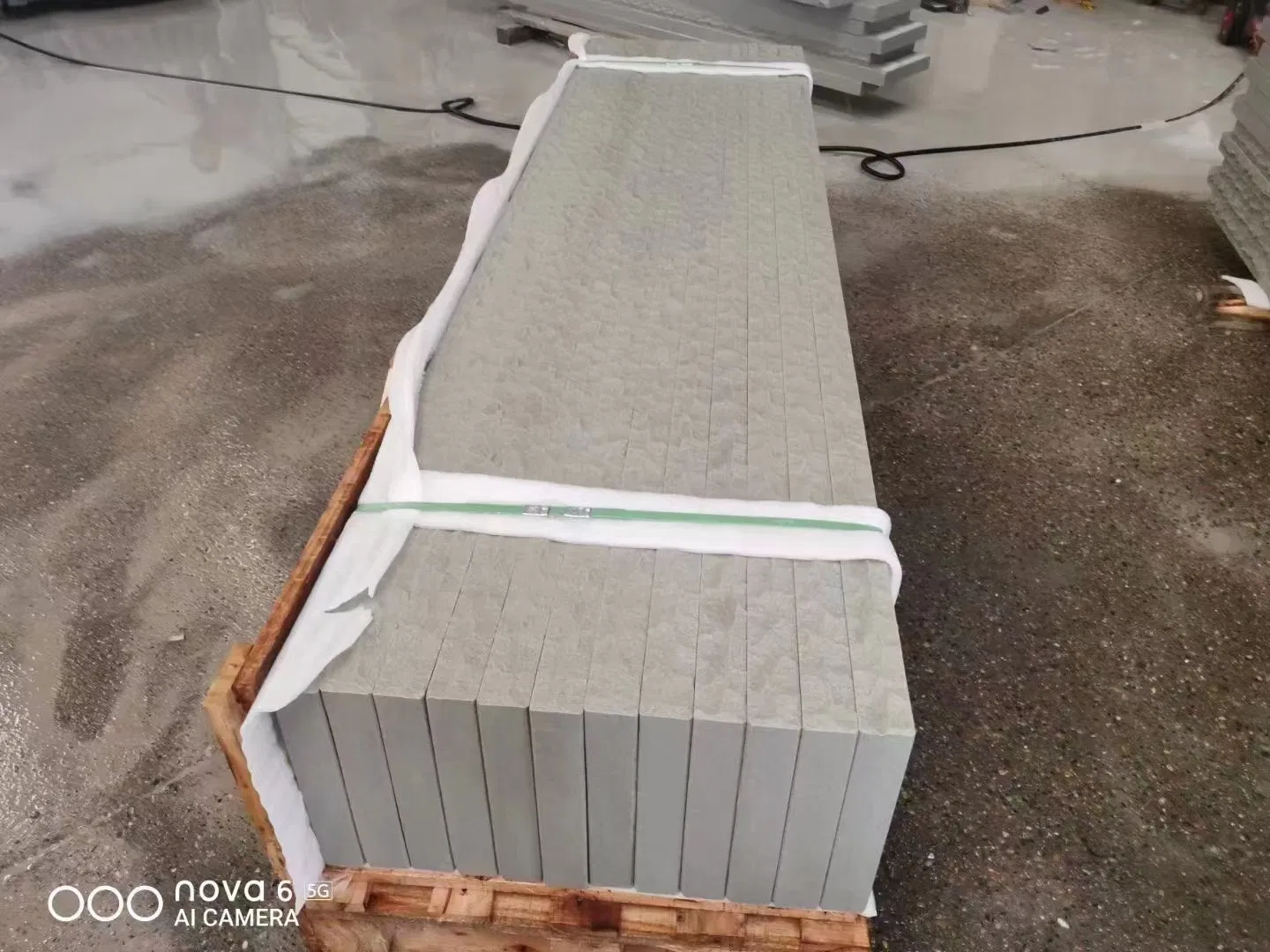 China Natural Stone Flamed Finish Grey Sandstone Patio