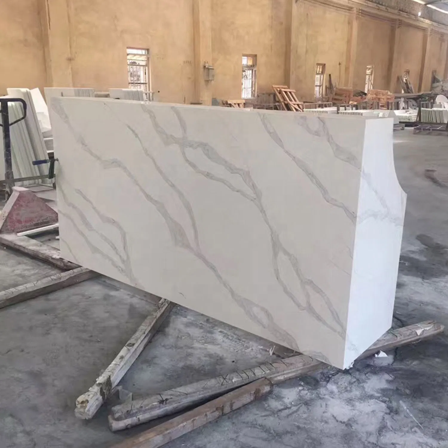 Hot Selling White Artificial Calacatta Solid Surface Quartz Countertop in America