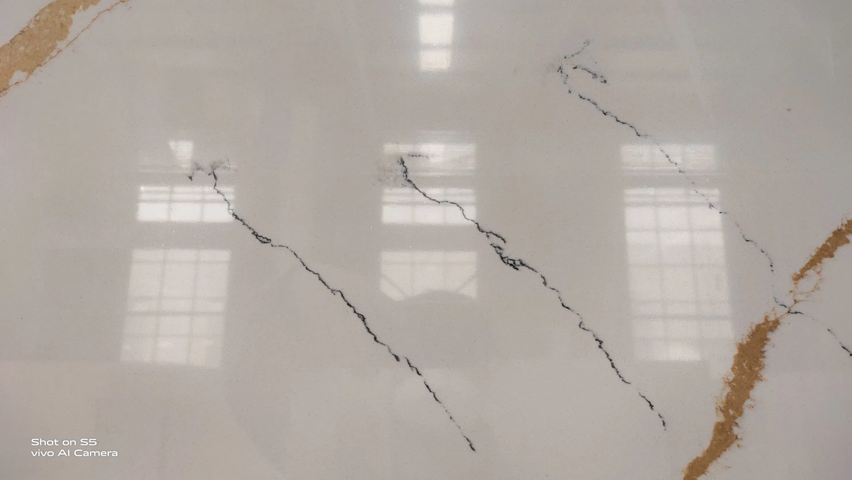 Mountain Veins White Calacatta Quartz Stone Slab with Competitive Price
