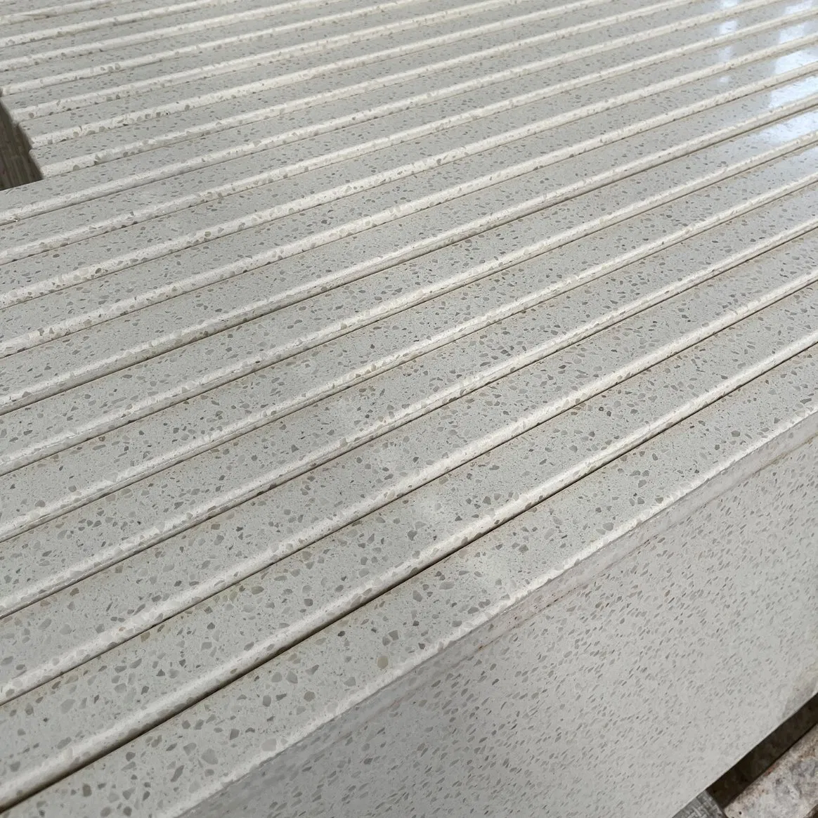 Modern New Design Artificial Crystal Quartz Marble Countertop Vanity Top in Bathroom Vanities