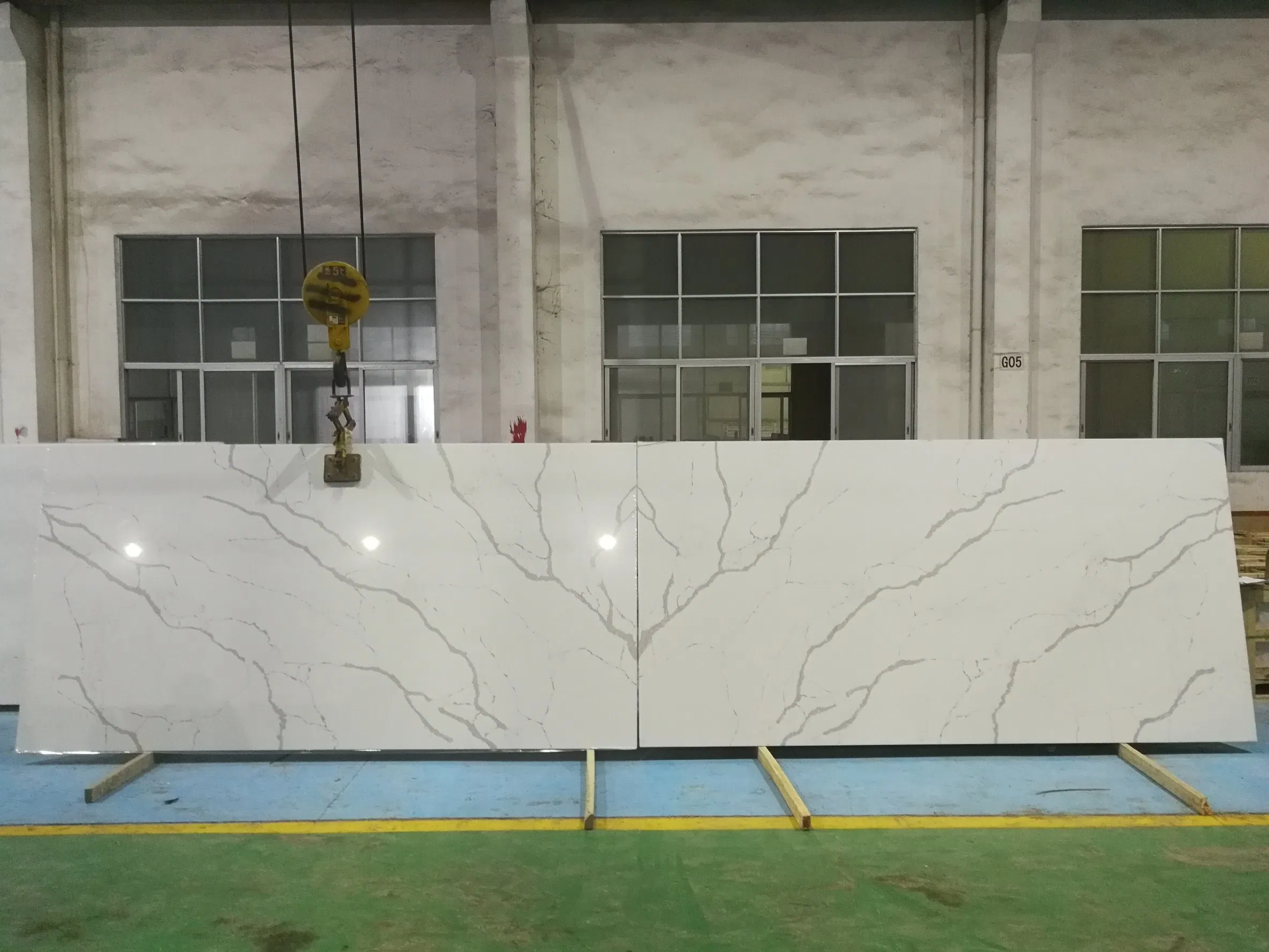 Calacatta White Artificial Quartz Stone Slabs for Home Decoration/Commercial Project