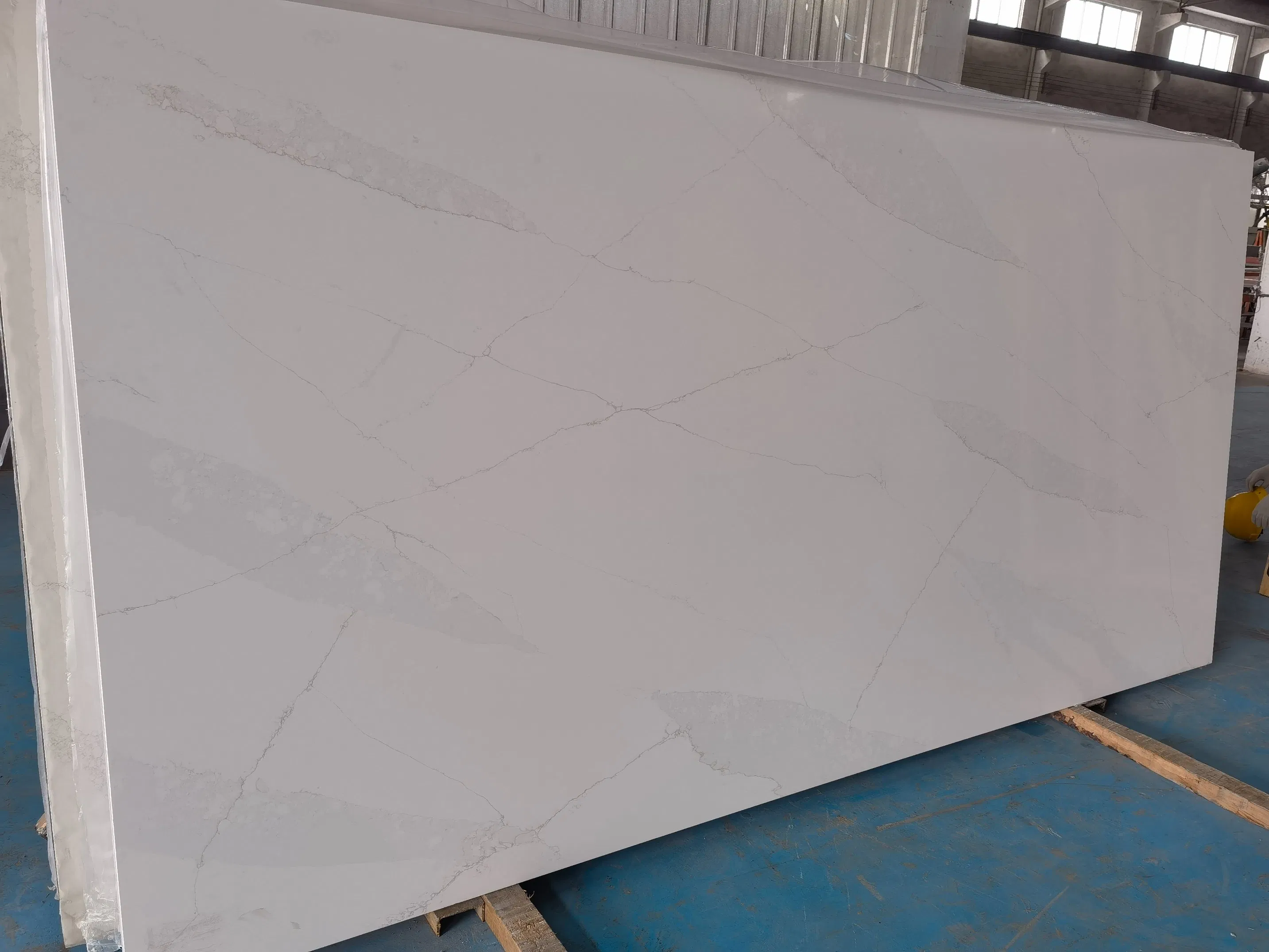 China 3200X1600mm Calacatta Quartz Slabs for Countertops/Islandtops/Bathroom Vanity/Wall Cladding/Floor Customized