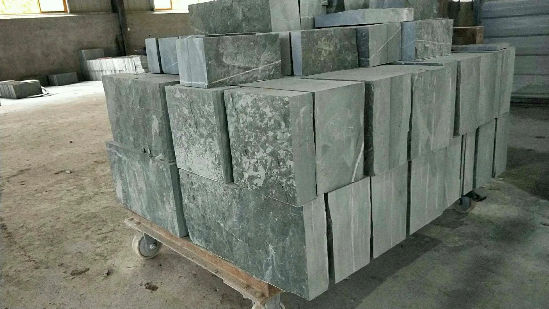 Split Face Ledge Panels Stacked Wall Best Quality Green Slate Cultured Stone