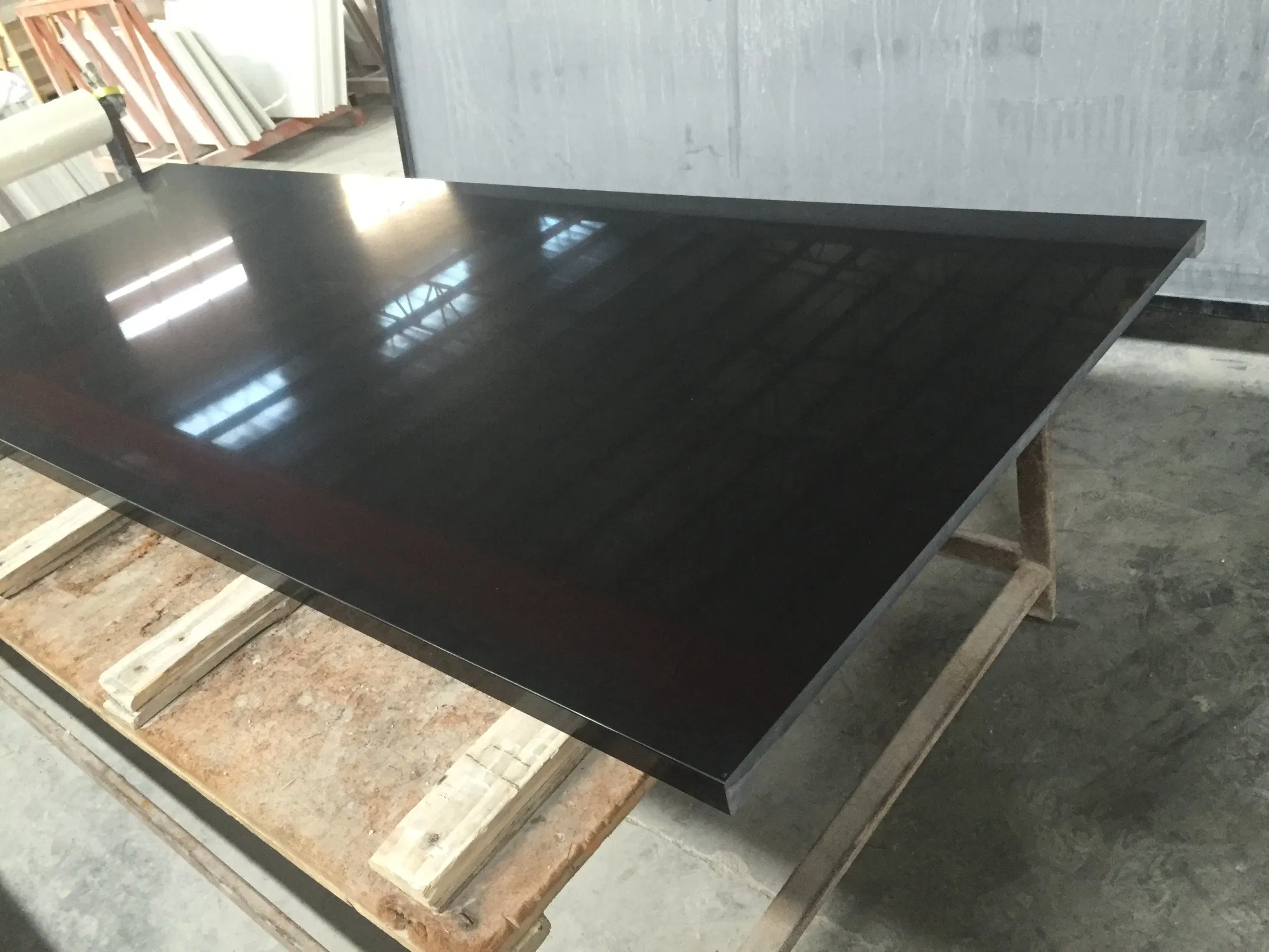 Popular Pure/Single Black/White Artificial Quartz Stone for Flooring Tiles/Countertops/Island with Best Price