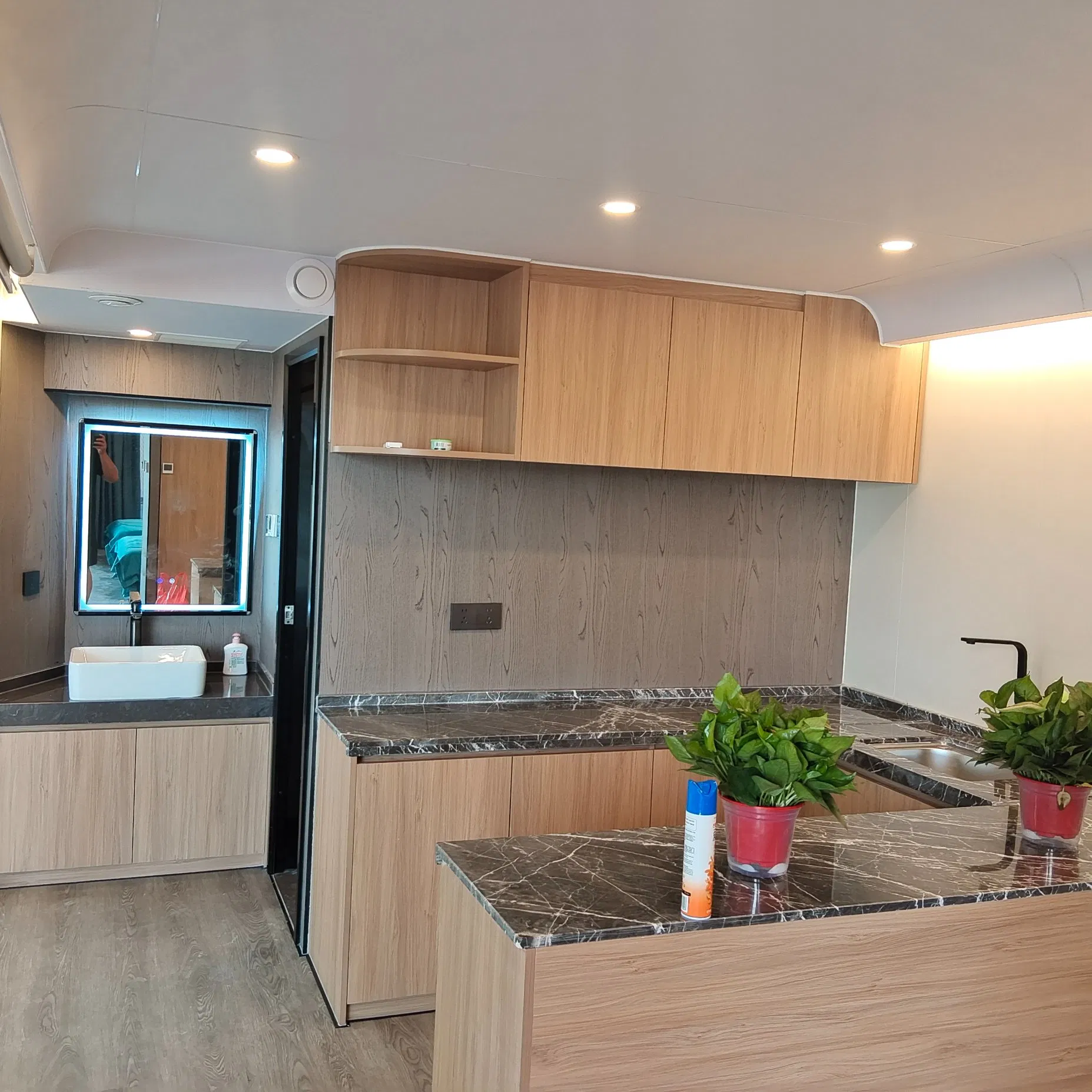 Prefab Tiny Mobile Home Cabin Space Capsule Solar Panel Container House for Tourism