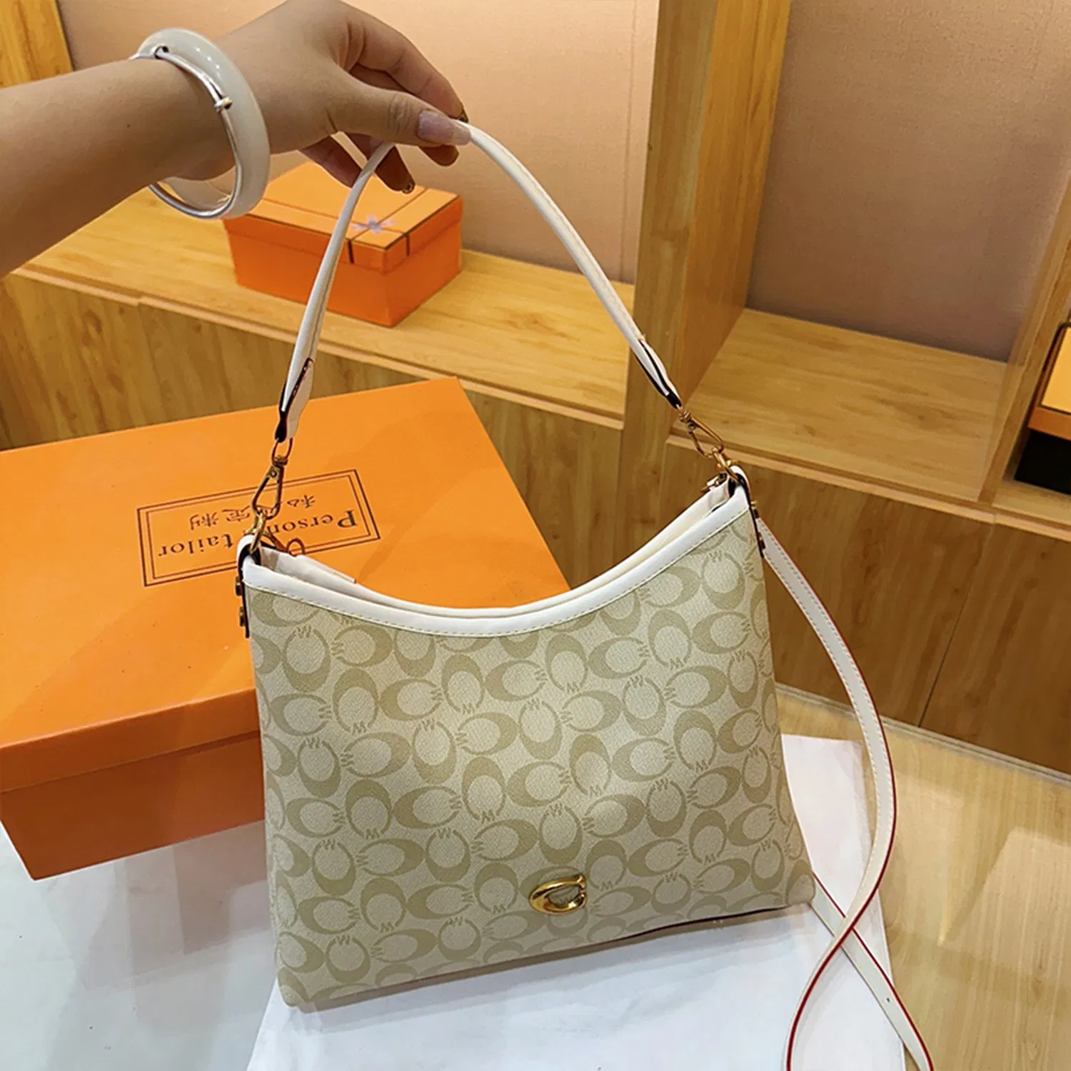 Exquisite Stylish Copy Bag 1: 1 Replica Wholesale Handbags for Fashion Modern Women Daily Wear