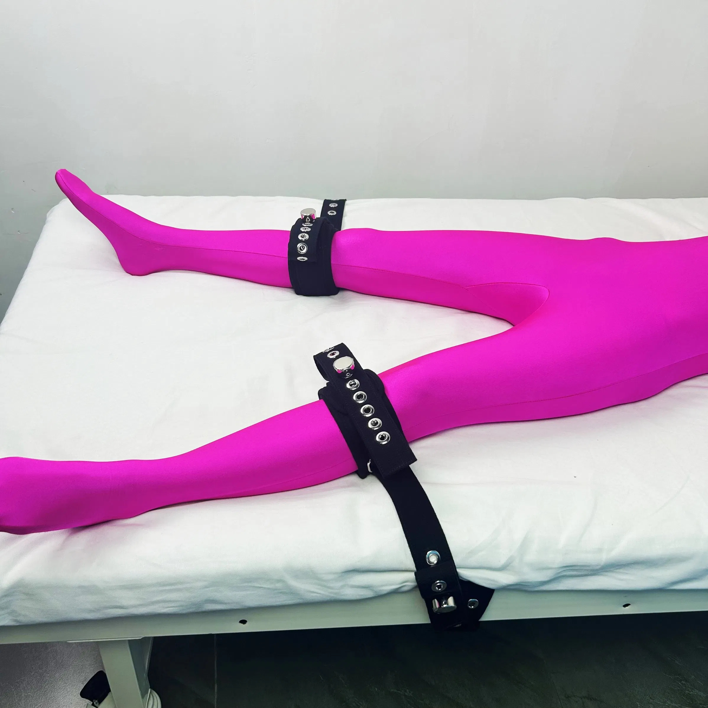 Magnet Key Open Leg Spreader Cuffs Thigh Bondage Control Training Bed Sex Game for Couples Bondage for Added Pleasure