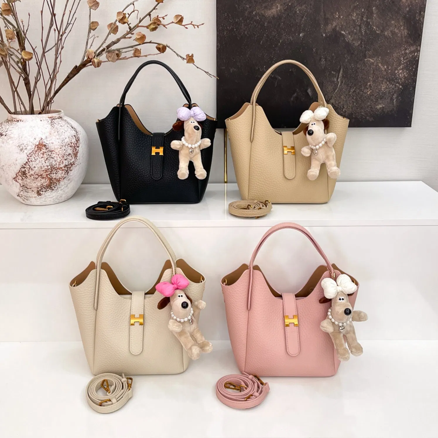 Elegant Cowhide Bag Leather Carrying Bag Luxury Handbag for Business Travel and Professional Women Needs