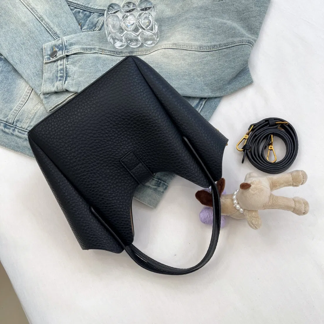 Elegant Cowhide Bag Leather Carrying Bag Luxury Handbag for Business Travel and Professional Women Needs