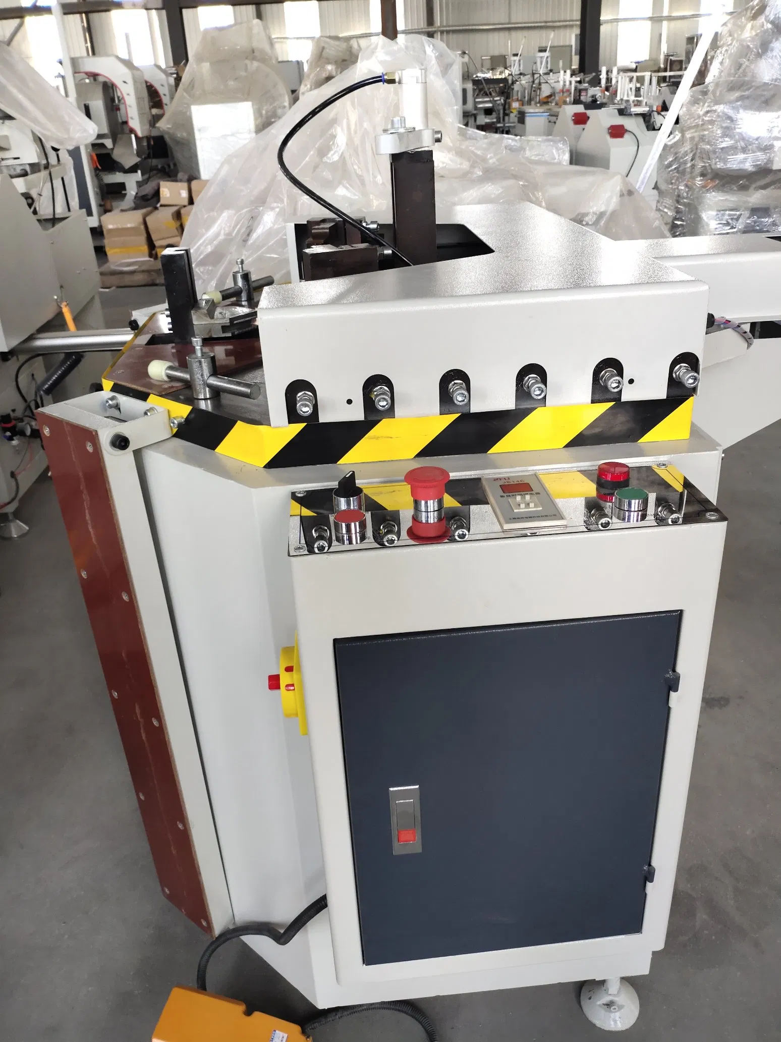 Efficient Punching Combining Machine Aluminum Heavy Duty Corner Crimping Machine Window Door Making Machine