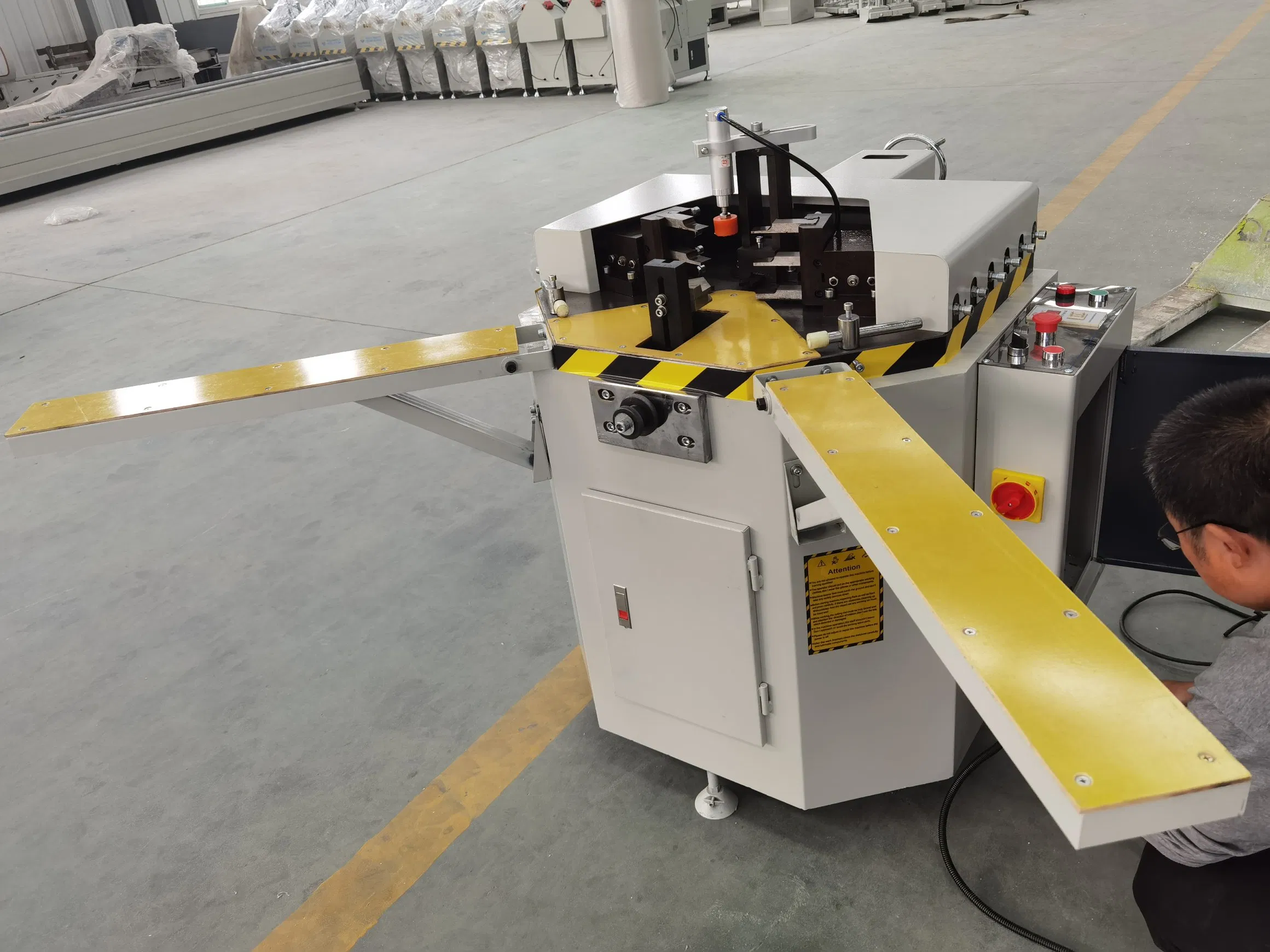 Efficient Punching Combining Machine Aluminum Heavy Duty Corner Crimping Machine Window Door Making Machine