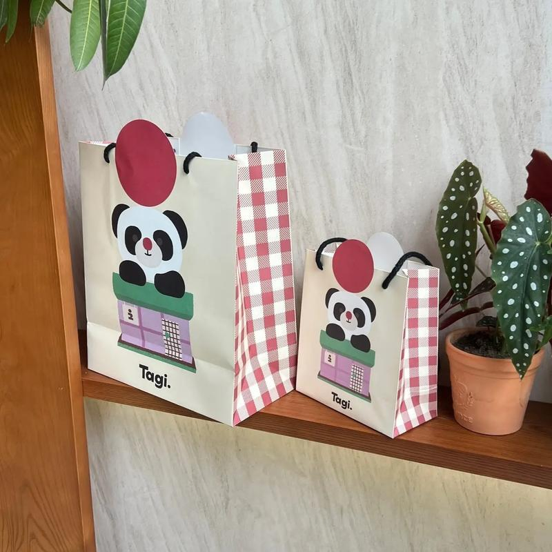 The New Listing Hand Length Handle Craft Paper Bag with Logo Shopping Bag Household Products Offset Printing Art Paper Accept