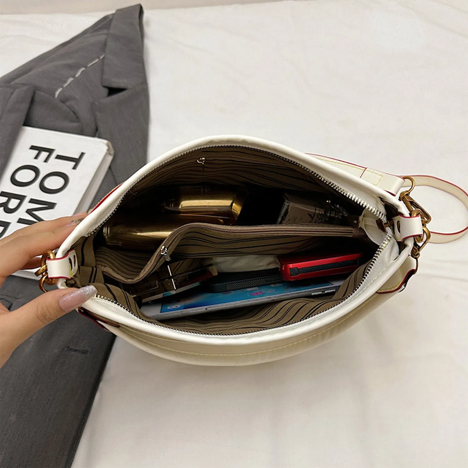 Exquisite Stylish Copy Bag 1: 1 Replica Wholesale Handbags for Fashion Modern Women Daily Wear