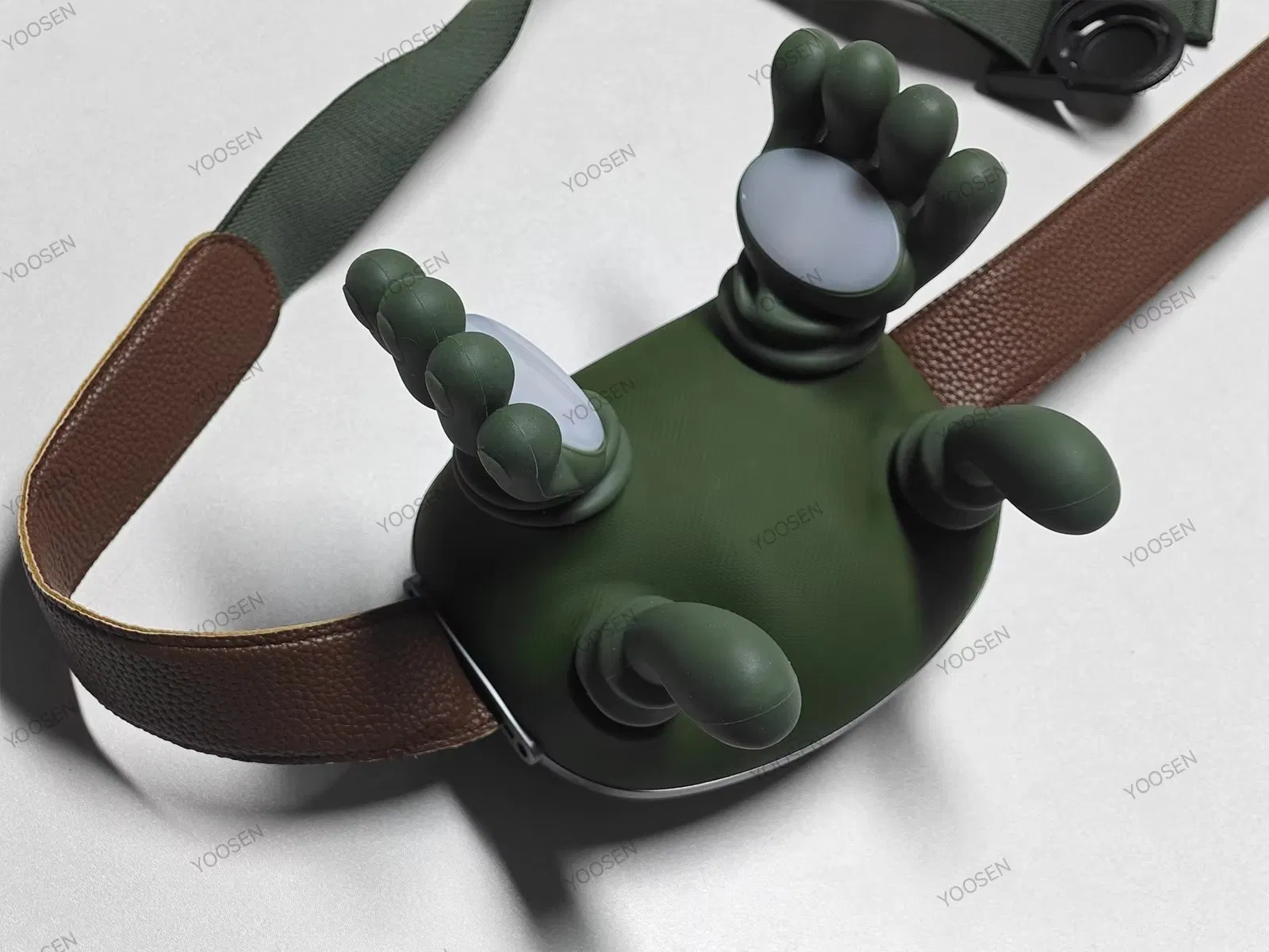 Master Hand Ultra-Quiet New Generation Bionic Finger Heated Neck &amp; Shoulder Massager N7 Listing with Remote Control New Product