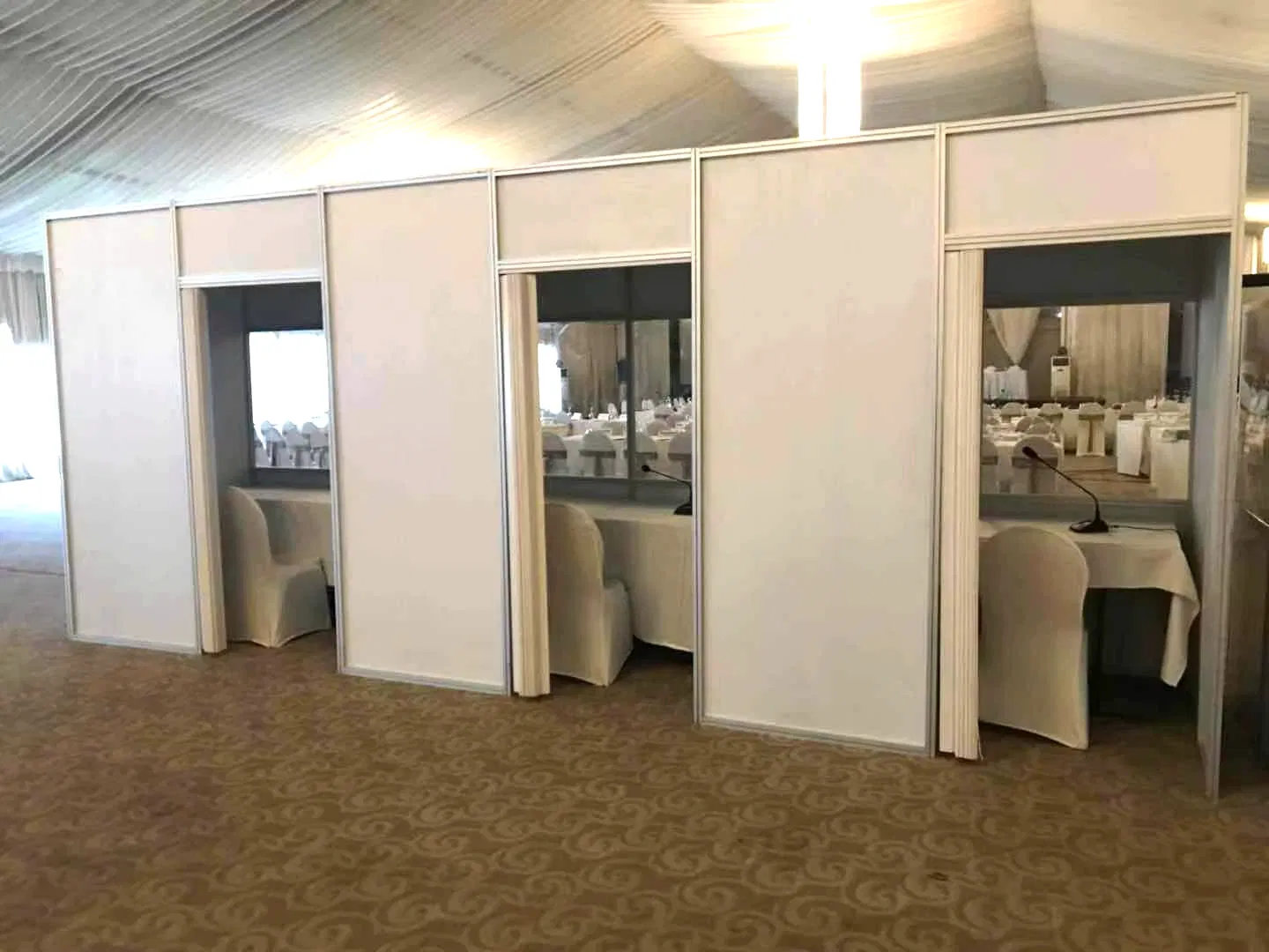 Assemble Translator Room, Translators Cubicle, Interpreting Booth for Conferenc in a Meeting Room