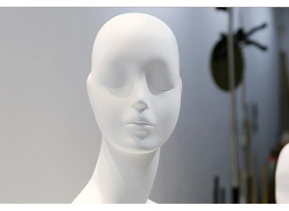 Mannequin Display 11