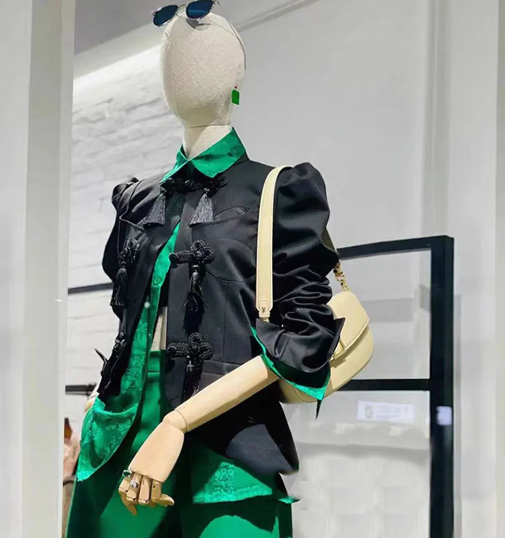 Mannequin Display 16