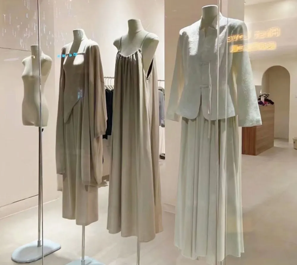 Mannequin Display 18