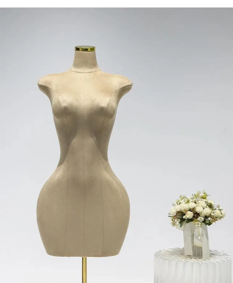 Curvy Female Mannequin Detail 10