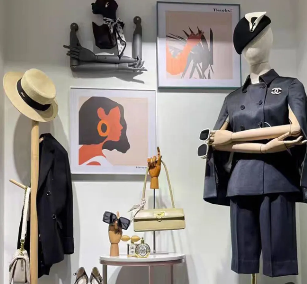 Mannequin Display 17