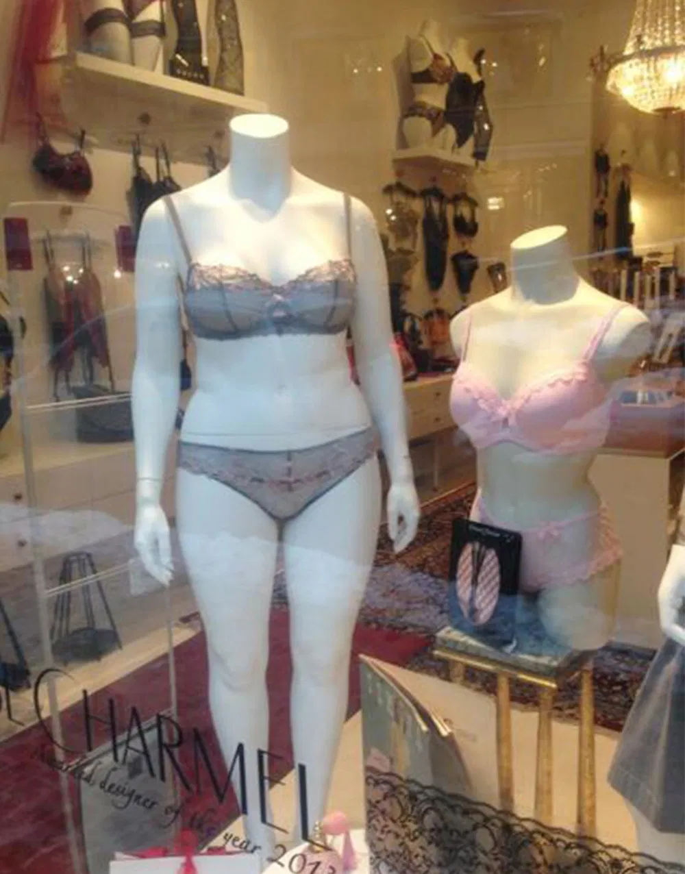 Mannequin Display 16