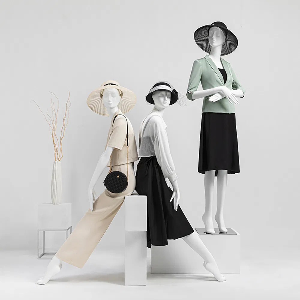 Mannequin Display 16