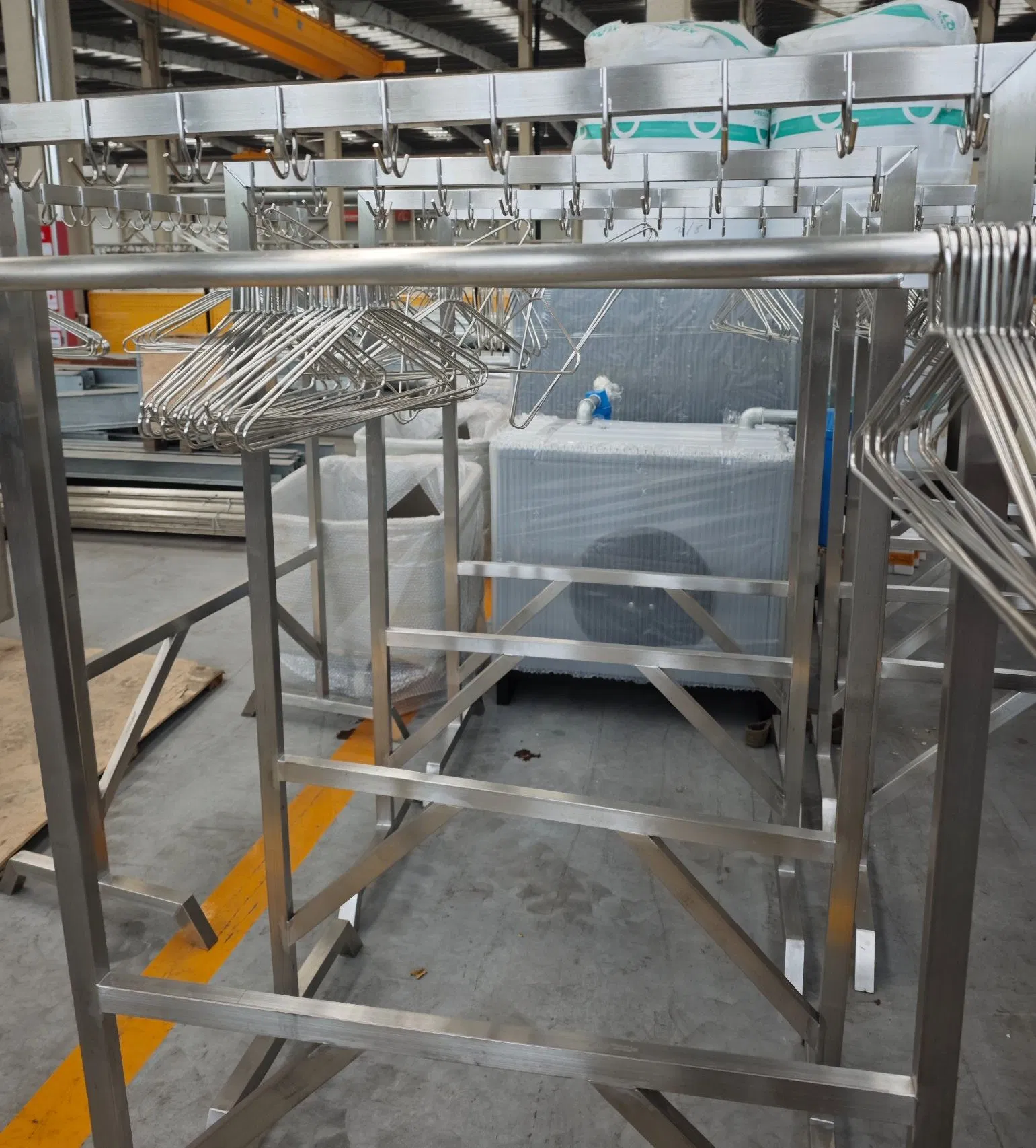 Modern Storage Rack Floor-Standing Clothes Hanger Rack Food Meat Processing Factory