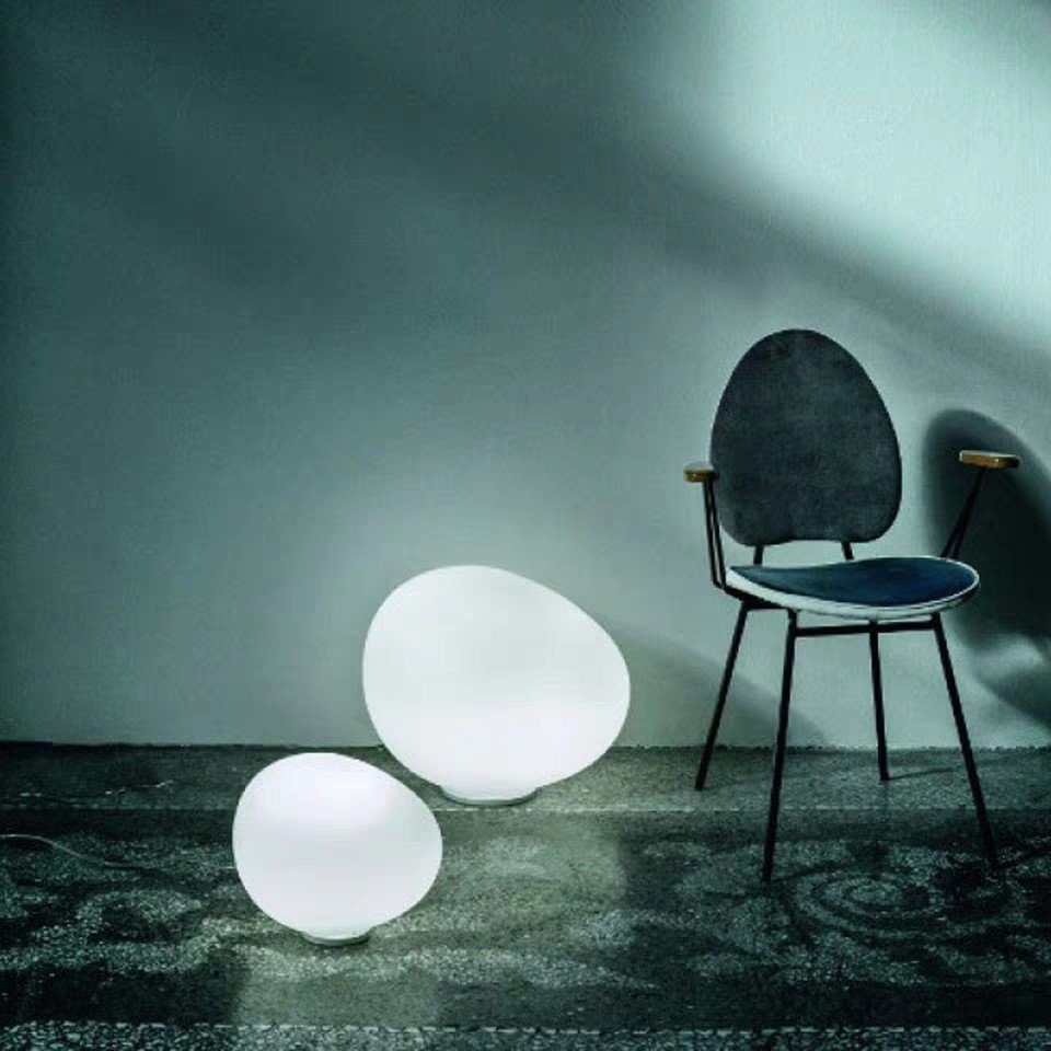 Italian Designer White Egg-Shaped Rotational Molded Lamp Nordic Minimalist Mushroom Table Lamp for Living Room Bedside Hotel